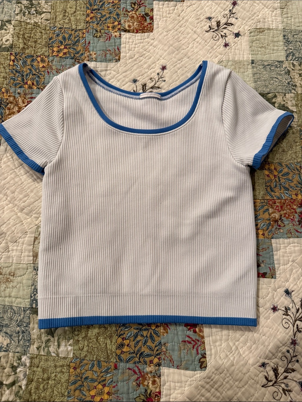 Athleta White Ribbed Short Sleeve Tee with Blue Trim